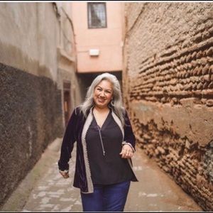 Meet your Posher, Donela